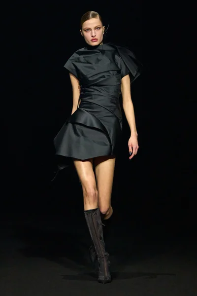 Look 32